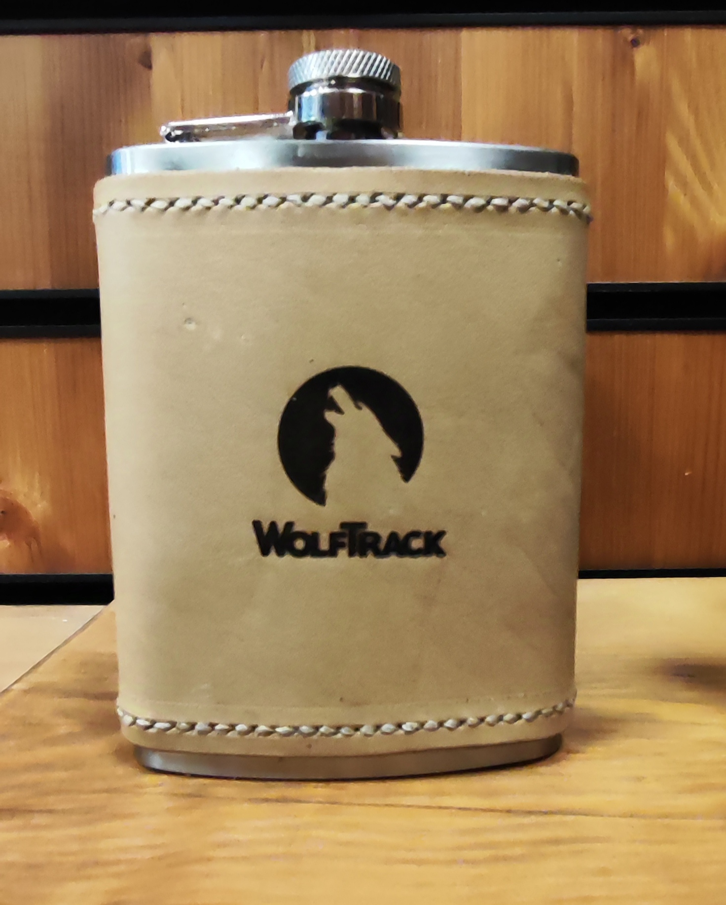 WOLFTRACK%207oz%20ÇELİK%20İÇKİ%20MATARASI%20NATUREL%20DERİ